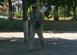 В центре города в Александровском парке сфотографирован онанист