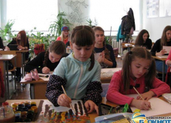 В Новочеркасске дети рисовали картины на скорость