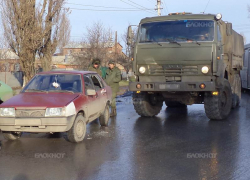 В Новочеркасске военный грузовик помял ВАЗ