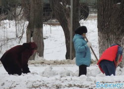 Сотрудники «Горэлектротранспорта» вышли на субботник чистить трамвайные пути