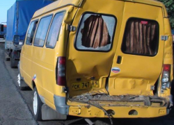 На трассе М-4 около Новочеркасска в крупном ДТП с маршруткой пострадали 7 человек. Видео