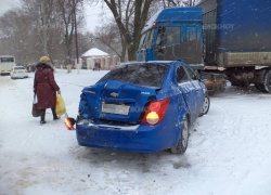 В Новочеркасске ДТП на несколько часов парализовало движение на улице Юннатов