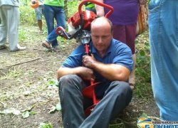 В Новочеркасске защитников рощи бульдозером и силой вытеснили за территорию стройки (ВИДЕО)