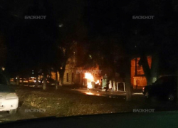 Неизвестные подожгли мусорные баки возле администрации Новочеркасска