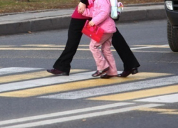 В Новочеркасске мотоциклист сбил женщину с ребенком на пешеходном переходе