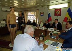 Откосившим от армии молодым людям выдадут «волчий билет» вместо военного