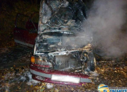 В Новочеркасске из-за короткого замыкания в электропроводке сгорел ВАЗ-2114