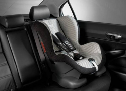 В Новочеркасске собирают детские автокресла для малоимущих семей