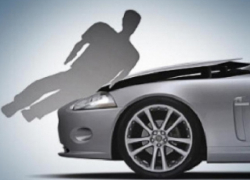 В Новочеркасске водитель во дворе наехал на пешехода