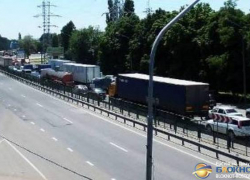 Из-за ремонта на трассе между Ростовом и Новочеркасском образовалась 20-километровая пробка