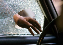 Грабители вытащили сумку с деньгами из иномарки Ford EcoSport в Новочеркасске