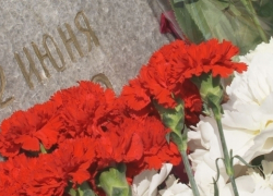 В Новочеркасске у «камня на крови» вспомнили жертв расстрела 1962 года