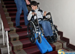 В Новочеркасском театре появился гусеничный подъемник для инвалидов-колясочников