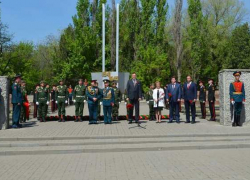 В Новочеркасске прозвучали оружейные залпы