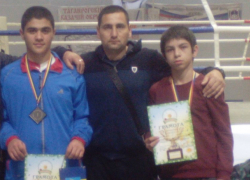 Юные новочеркасские боксеры Кадыр Раджабов и Аршак Хачатрян одержали победы на первенстве Ростовской области