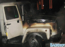 В Новочеркасске за ночь сгорели три автомобиля, еще один удалось спасти