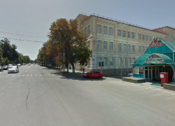 В Новочеркасске «шестерка» переехала ногу мальчику, перебегавшему дорогу на красный свет