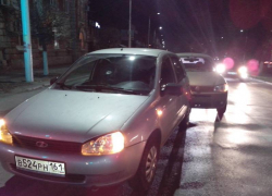 В Новочеркасске водитель-новичок забыл поставить машину на ручник и устроил ДТП