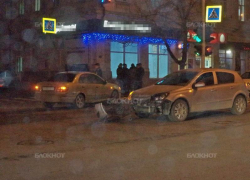 В Новочеркасске водитель «Ниссана» не успел проскочить перекресток на красный