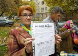 В Новочеркасске жители четырехэтажки готовятся к зимовке без отопления и окон в подъездах