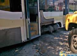 В Новочеркасске на ходу развалился трамвай – пассажиры не пострадали