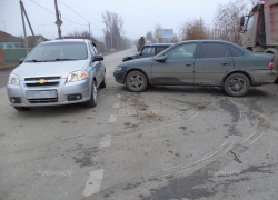 Вежливость стала причиной тройного ДТП в Новочеркасске