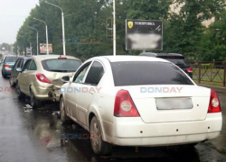 В Новочеркасске «Чери Фора» врезалась в небольшую пробку из машин