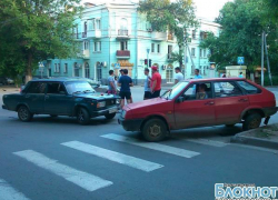 В Новочеркасске два автомобиля не поделили перекресток – один человек пострадал