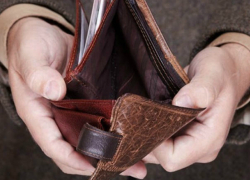 Подвозивший жителя Новочеркасска мужчина украл у него 12 тысяч рублей