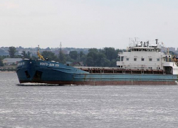 На Дону житель Новочеркасска едва не погиб под проходившей баржей