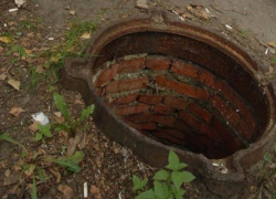 В Новочеркасске прошла серия краж крушек канализационных люков
