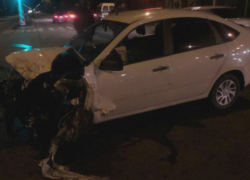 Мужчина получил травмы при серьезном лобовом столкновении машин в Новочеркасске