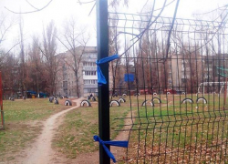 В Новочеркасске новые антитеррористические заборы за 7 миллионов рублей разрушаются от дождя и ветра