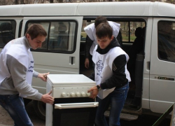 Молодая новочеркасская семья купила ветерану газовую плиту