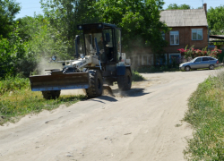 В Новочеркасске на заброшенном пустыре строят детскую площадку