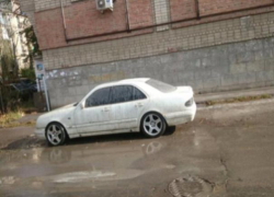  Оставленный Mercedes стал причиной паники жителей Новочеркасска
