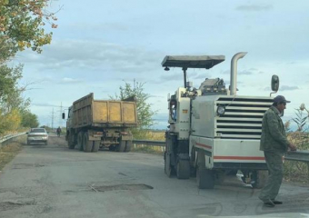 В Новочеркасске ремонтируют дорогу в микрорайон Луговой
