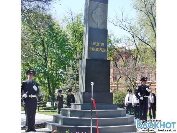 В Новочеркасске вернули на место памятник воинам, погибшим при исполнении служебного долга