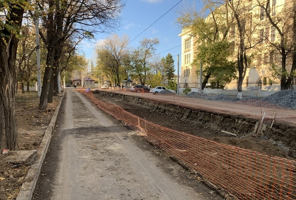 Не везет: в Новочеркасске снова сорваны сроки ремонта трамвайного пути