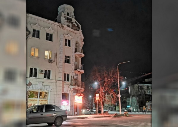 Ветром сдуло: в Новочеркасске знаменитый дом со шпилем остался без главного атрибута