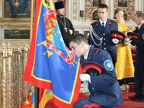 В новочеркасском соборе после 100-летнего перерыва молодые казаки присягнули на верность России