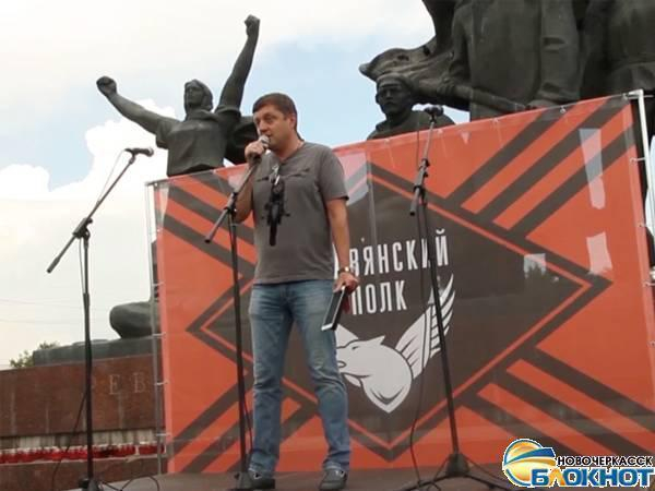 На митинге Славянского полка выступил с речью депутат Госдумы Олег Пахолков