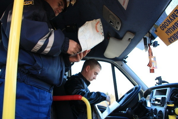 В Новочеркасске останавливают и проверяют автобусы