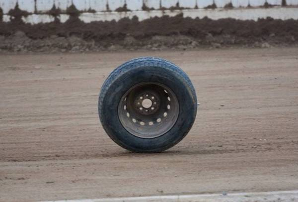 В Новочеркасске у еще одной маршрутки отвалилось колесо