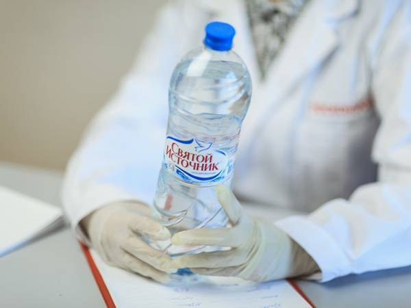 Производитель «Святого источника» подает в суд на Росконтроль за объявление этой воды опасной для здоровья