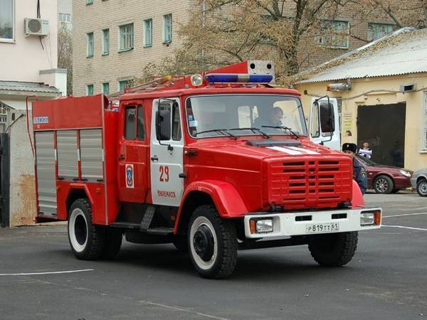 Новочеркасским добровольцам вручили пожарную машину