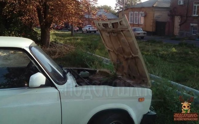 В Новочеркасске в районе улиц Народной и Буденновской преступники взламывают и грабят автомобили