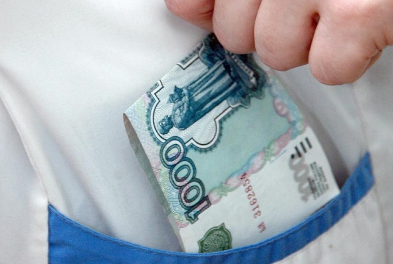 В новочеркасском роддоме от роженицы требовали 15 000 рублей за операцию
