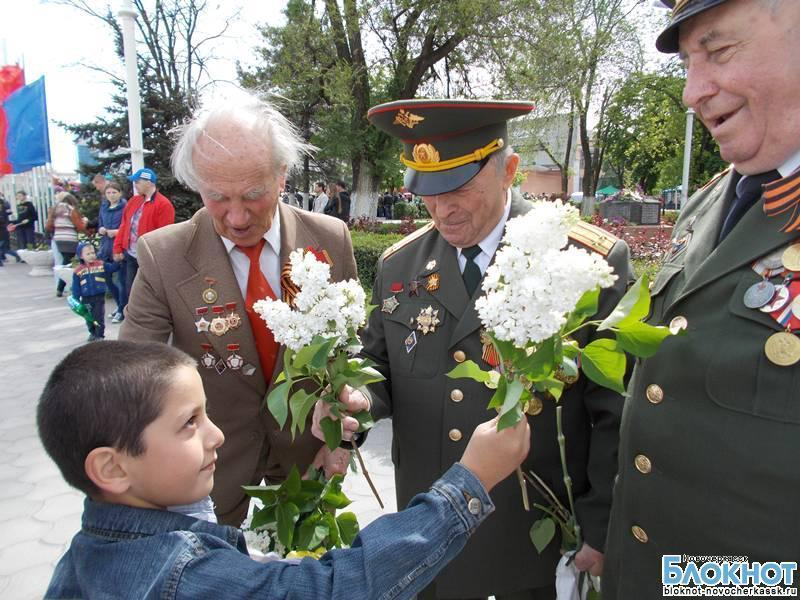 По улицам Новочеркасска прошел «Бессмертный полк» и парад в честь Победы
