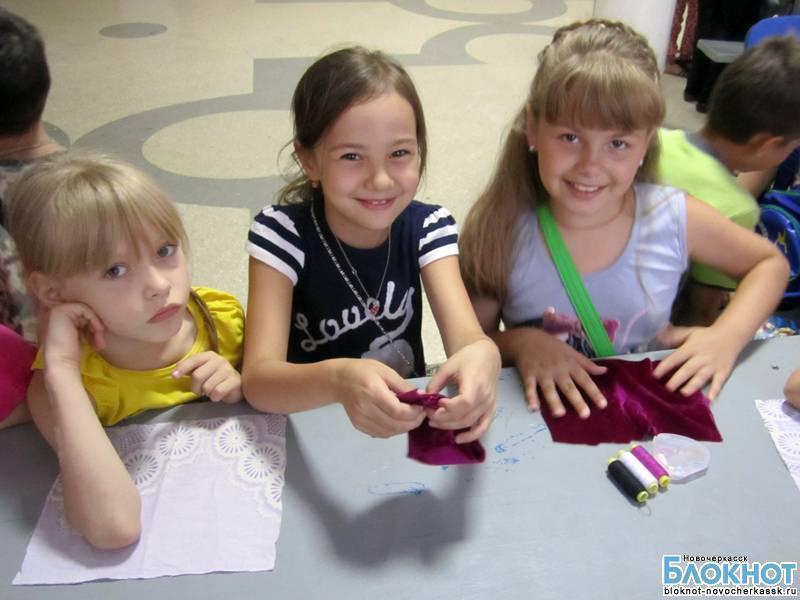 В пришкольных лагерях Новочеркасска детей увлекают креативом